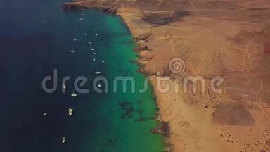 鸟瞰锯齿状的海岸和海滩兰萨罗特，西班牙，加那利。 Papagay海滩